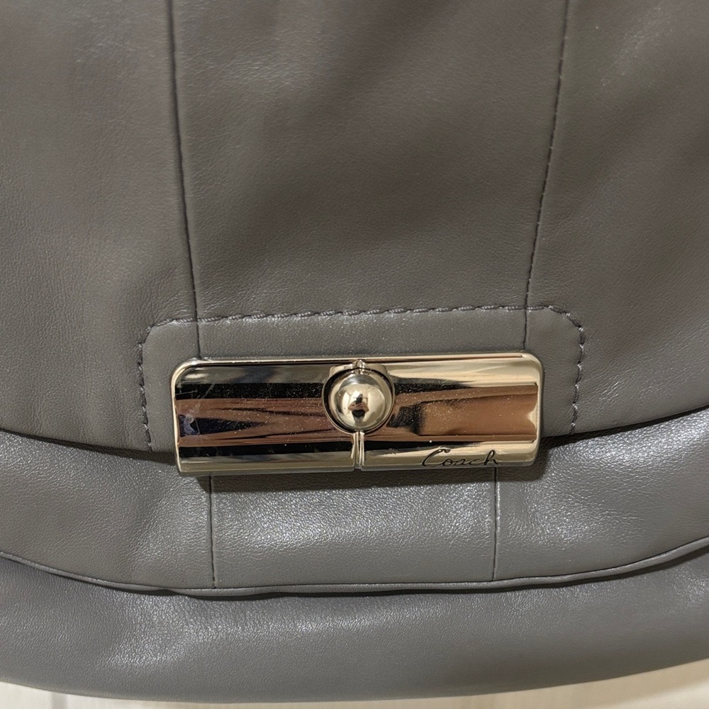 Vintage ๐ Coach Gray Leather Shoulder or Crossbody Bag.๐ - Picture 3 of 16